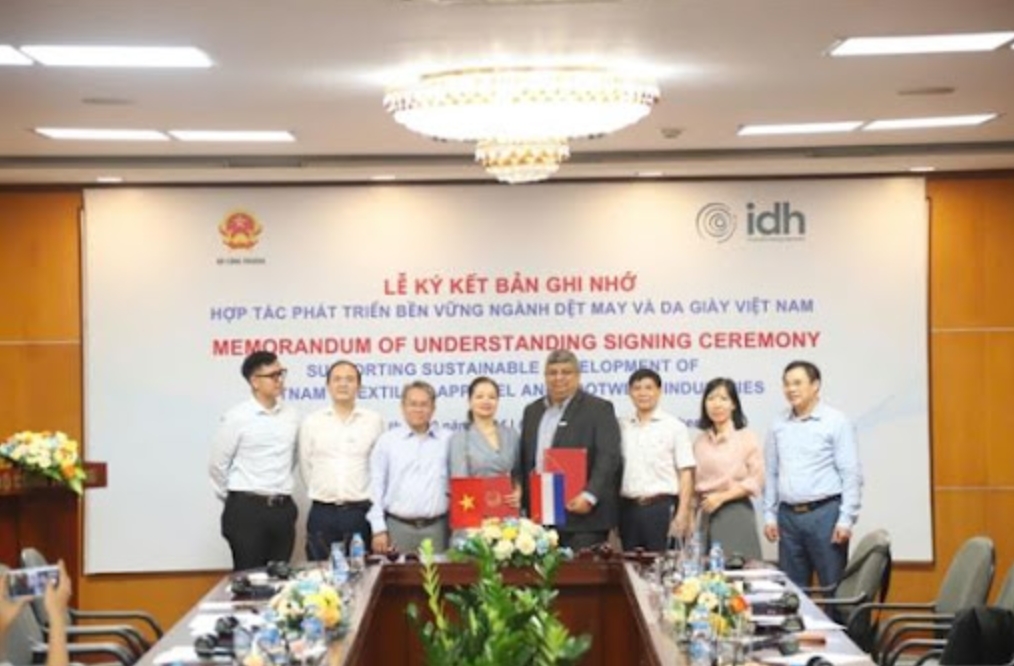 越南与荷兰可持续组织签署纺织业和鞋业可持续发展的谅解备忘录