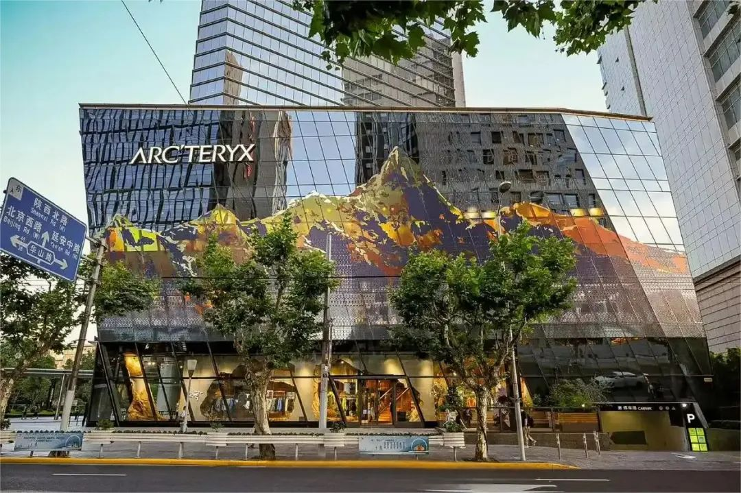 始祖鸟母公司中国换帅